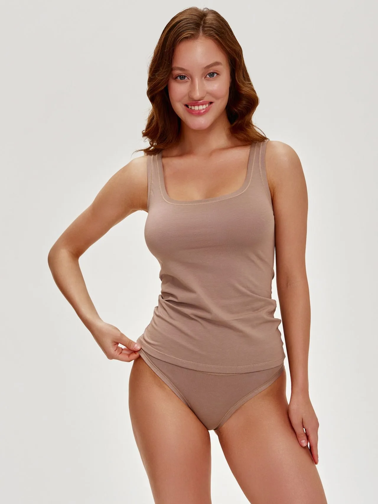 Майка с широкими бретелями бежевый